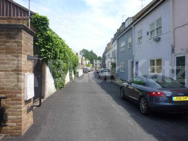 			MEWS HOUSE, 3 Bedroom, 1 bath, 1 reception Mews House			 Ruston Mews, NOTTING HILL